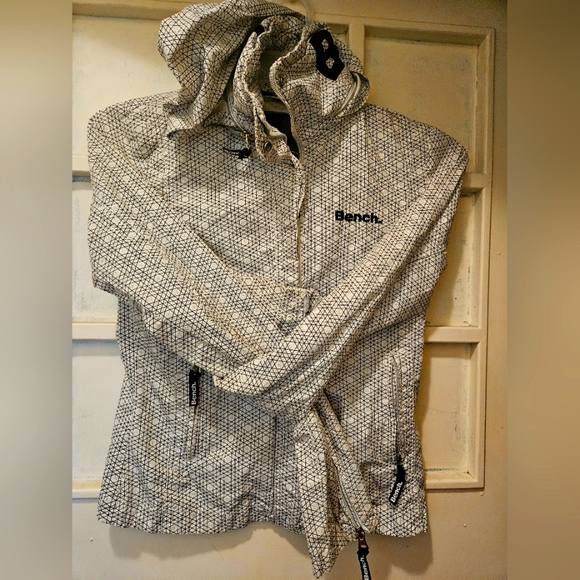 BENCH JACKET - Picture 1 of 3